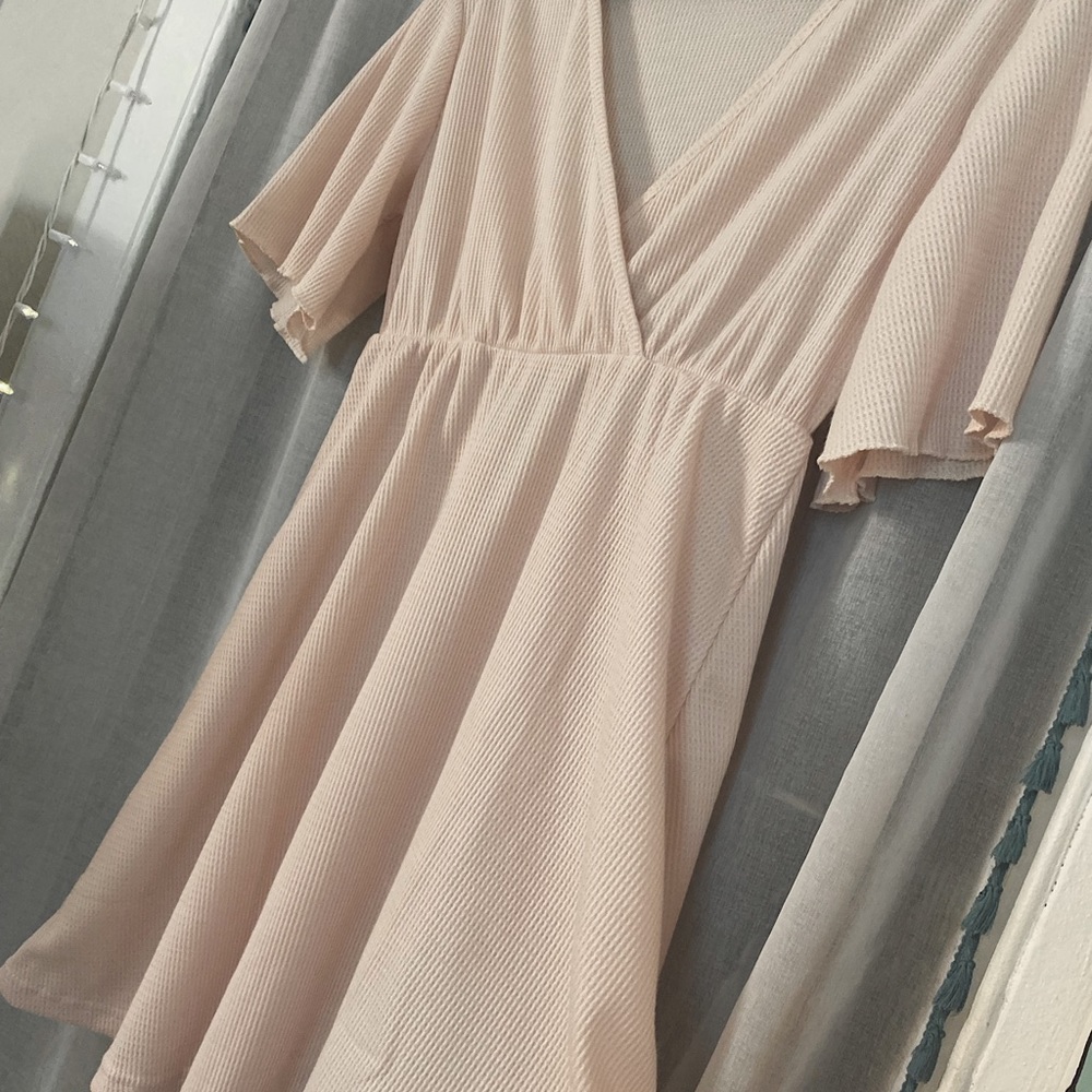 Womens blush pink flowy dress; Size M; never worn before, like brand new!